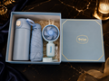 Coffret Cadeau Bleu Ciel – Thermos, Parapluie & Ventilateur