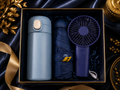 Coffret Cadeau Bleu Marine – Thermos, Parapluie & Ventilateur